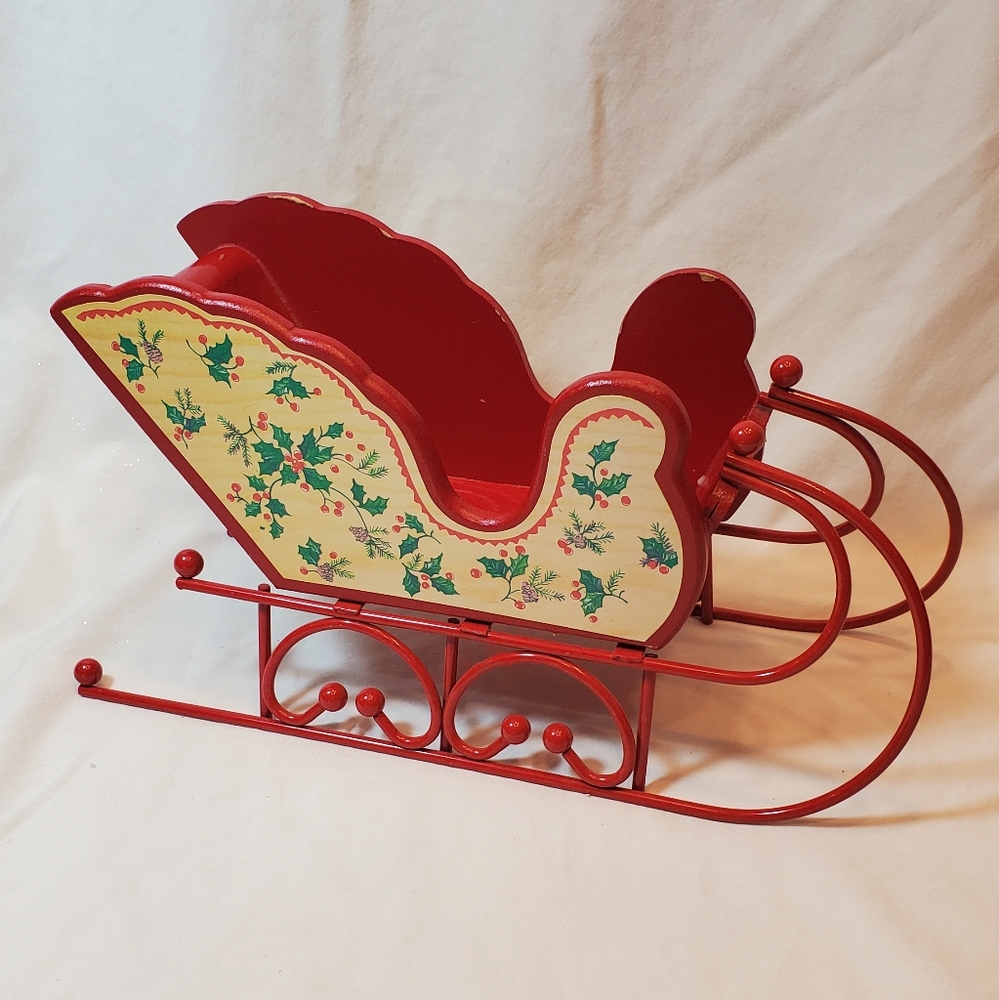 Wood Vtg Santa Sleigh With Holly Berries and Pine Cones Metal Runners Silvestri